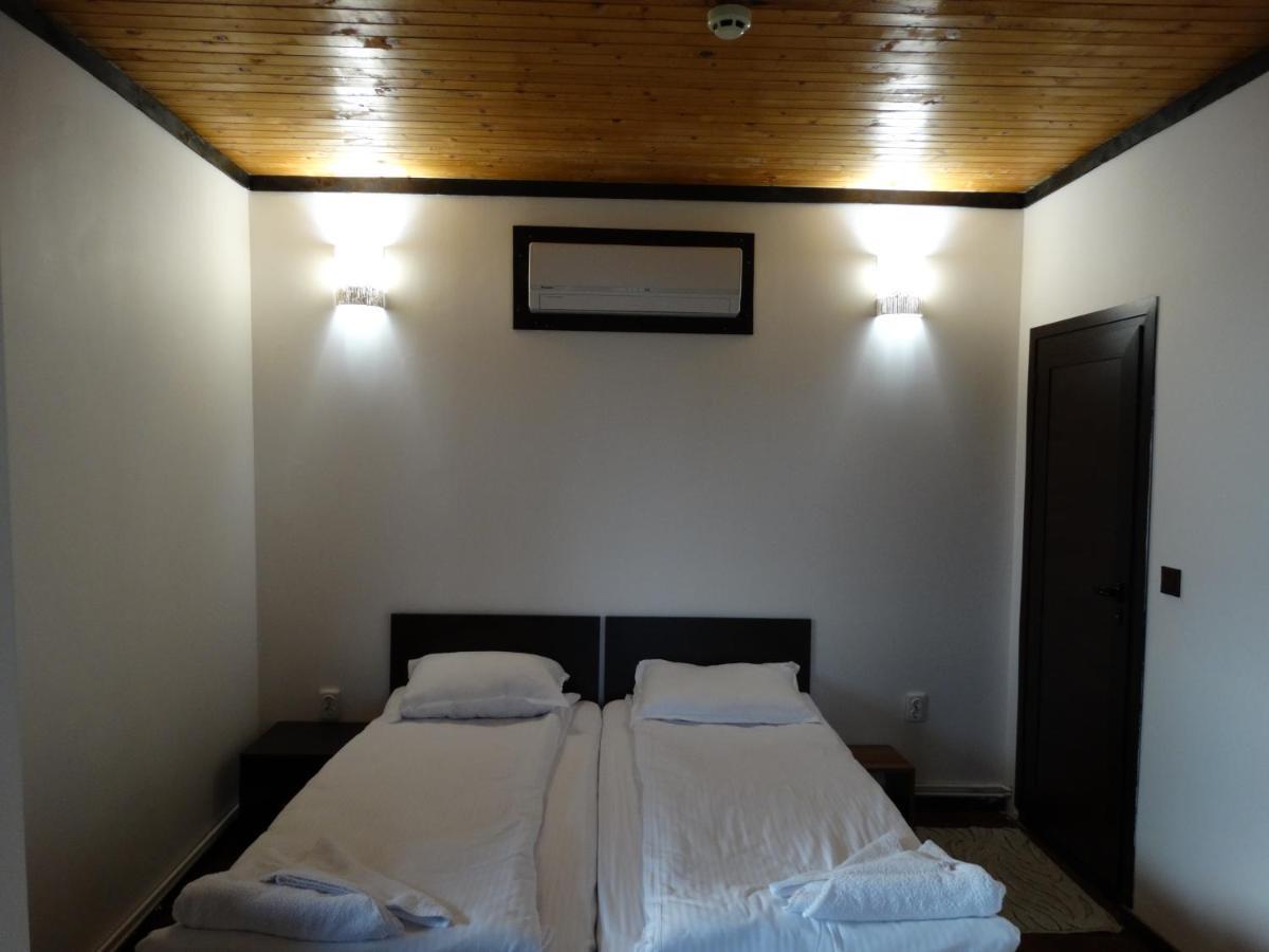 Trifon Zarezan Family Hotel Glavatartsi Exteriör bild