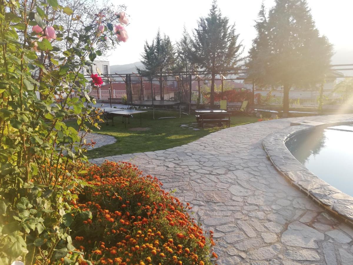 Trifon Zarezan Family Hotel Glavatartsi Exteriör bild